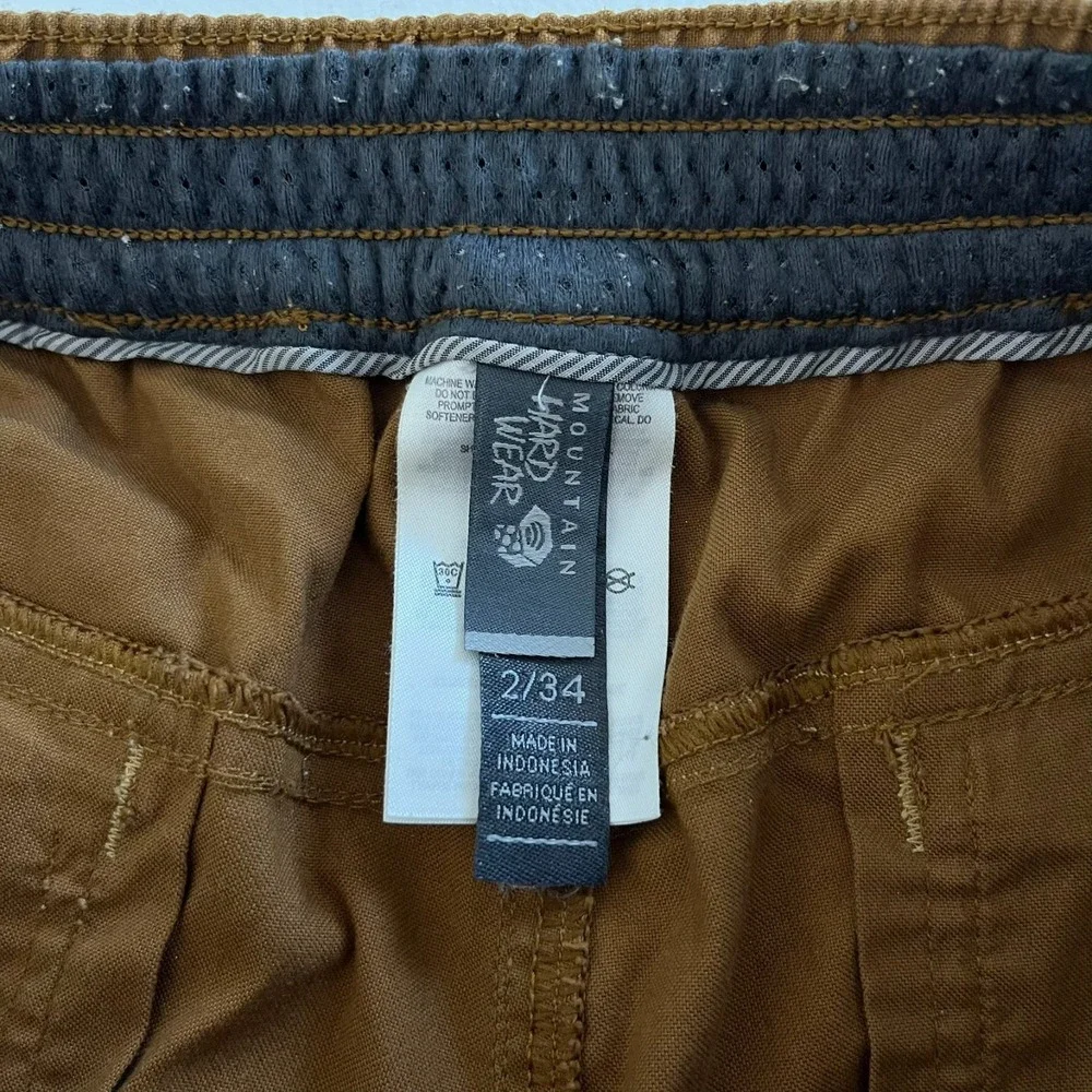 Mountain Hardwear Shorts Women's Size 2 Beige Cuffed‎ Pockets Outdoors Hiking